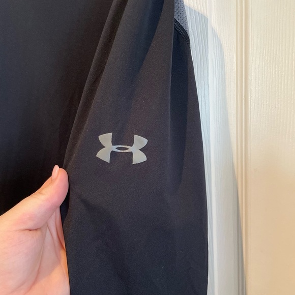 Men’s Under Armour athletic top - Picture 2 of 5